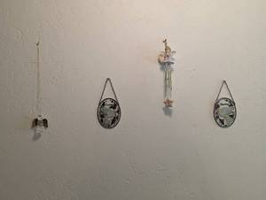 lot 620 image: Wall Decor.