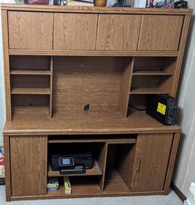 lot 621 image: Office Desk. NO Contents.