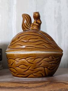 lot 624 image: Vintage Squirrel on Nut Cookie Jar.