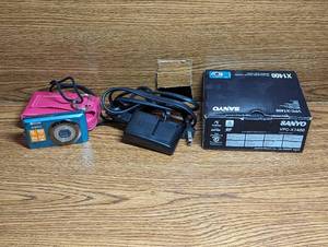 lot 626 image: Sanyo x1400 Digital Camera and Case.