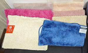 lot 656 image: Bath Rugs.