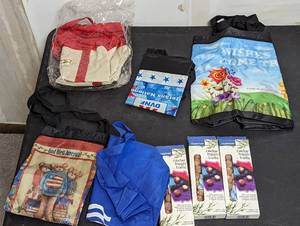 lot 658 image: Reusable Bags and Cedar Balls.