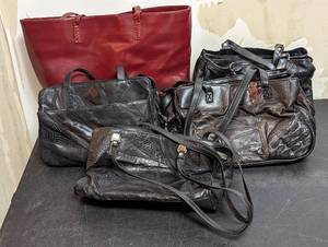 lot 659 image: (5) Purses.
