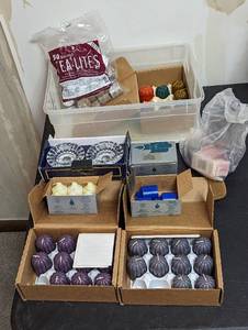 lot 662 image: Assorted Candles.
