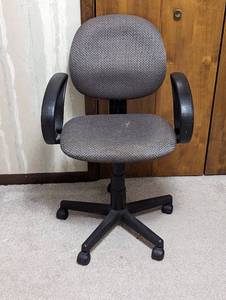 lot 667 image: Office Chair.