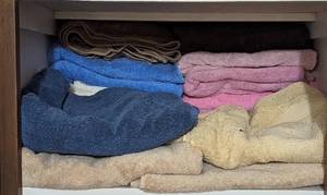 lot 709 image: Assorted Bath Towels.
