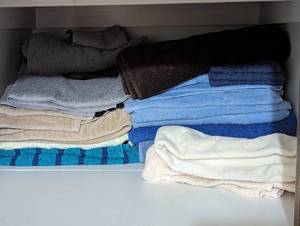 lot 710 image: Assorted Bath Towels and Hand Towels.