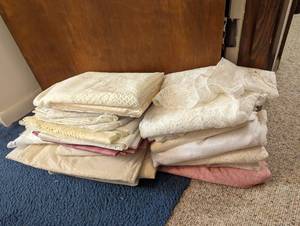 lot 714 image: Table Clothes.