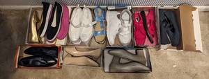 lot 720 image: Womens Shoes Size 9.