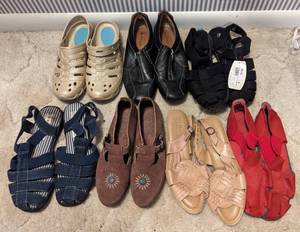 lot 722 image: Womens Shoes Size 9.