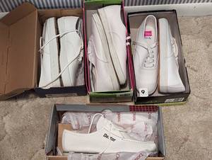 lot 723 image: Womens Shoes Size 9.