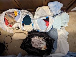 lot 725 image: Assorted Womens Clothes. L-1x.