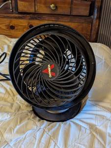 lot 727 image: Vornado Table Top Fan.