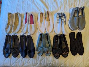 lot 735 image: Womens Shoes Size 9.