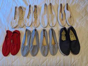 lot 736 image: Womens Shoes Size 9.