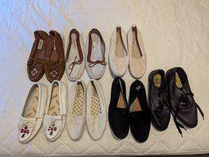 lot 740 image: Womens Shoes Size 9.