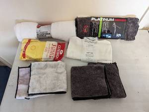 lot 754 image: Microfiber Towels and Utility Dusters.