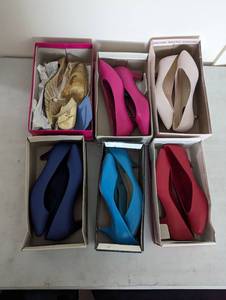 lot 756 image: Womens Heels Size 9.