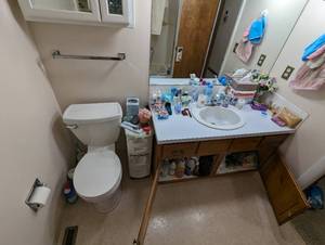 lot 757 image: Contents of Bathroom. See all Pictures.