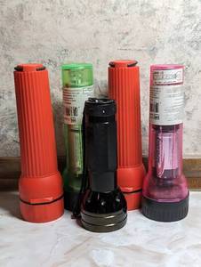 lot 770 image: (4) Flashlights, (1) Blacklight.