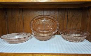 lot 785 image: Sharon Pink Depression Glass Bowls and Plate.