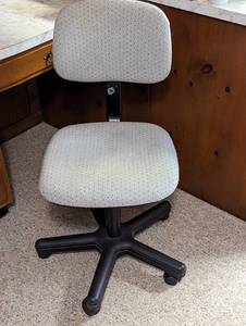 lot 792 image: Office Chair.