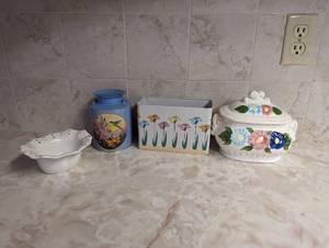 lot 800 image: Floral Kitchen Containers.