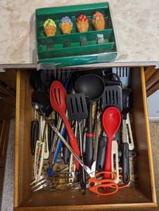 lot 803 image: Drawer of Kitchen Utensils.