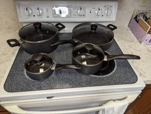lot 806 image: T-Fal Pot Set.