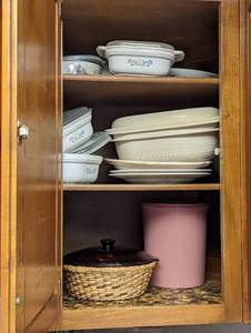 lot 807 image: Plastic Ware.