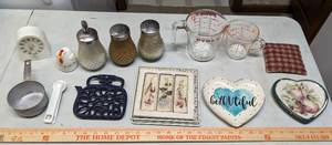 lot 810 image: Measuring Cups, Decor, Measuring Cups and more.