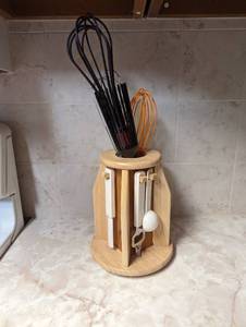 lot 811 image: Utensils and Spinning Holder.