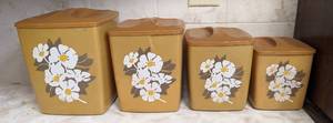 lot 813 image: Vintage Nesting Canisters White Daisy Harvest Gold Plastic Containers.