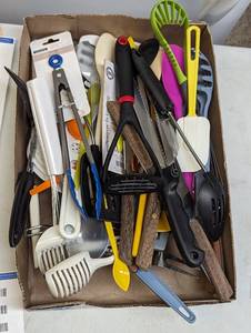 lot 818 image: Kitchen Utensils.