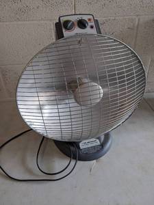 lot 951 image: Lakewood Dual-Wattage Parabolic Heater