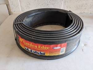 lot 977 image: 4 x 20 Garden Edge
