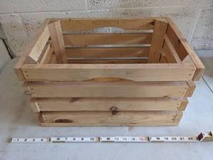 lot 986 image: Wooden Crate