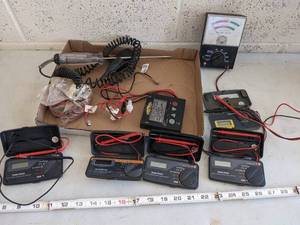 lot 1002 image: Auto-Range Digital Multimeter