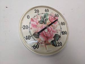lot 1014 image: Outdoor Thermometer