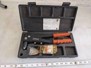 lot 1022 image: Allied Rivet Tool