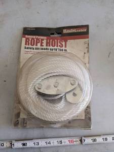 lot 1028 image: Rope Hoist