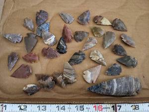 lot 1039 image: Arrowheads