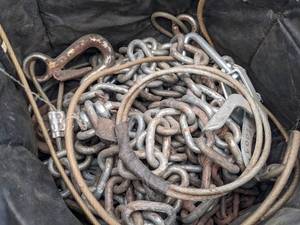 lot 1058 image: Chains.