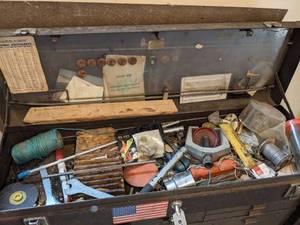 lot 1093 image: Thread, Arm Puller, Screw Drivers and more.