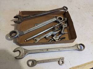 lot 1116 image: Wrenches and Air Blow Guns.