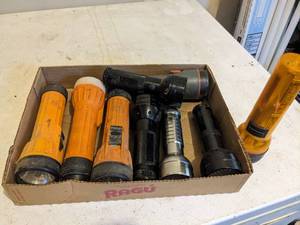 lot 1117 image: (9) Flashlights.