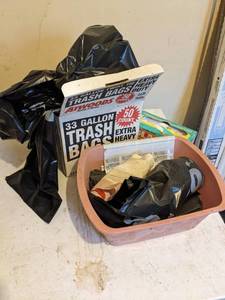 lot 1129 image: Trash Bags.