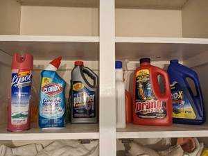lot 1135 image: Assorted Cleaning Supplies.