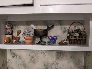 lot 1137 image: Home Decor.