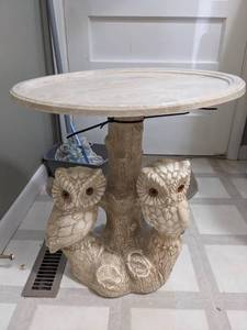 lot 1138 image: Owl End Table.